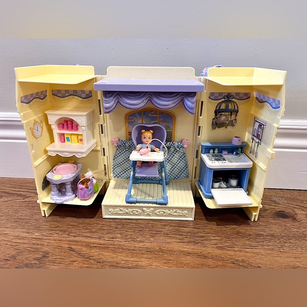 2003 Fisher Price Loving Family New Additions Feeding Time Playset